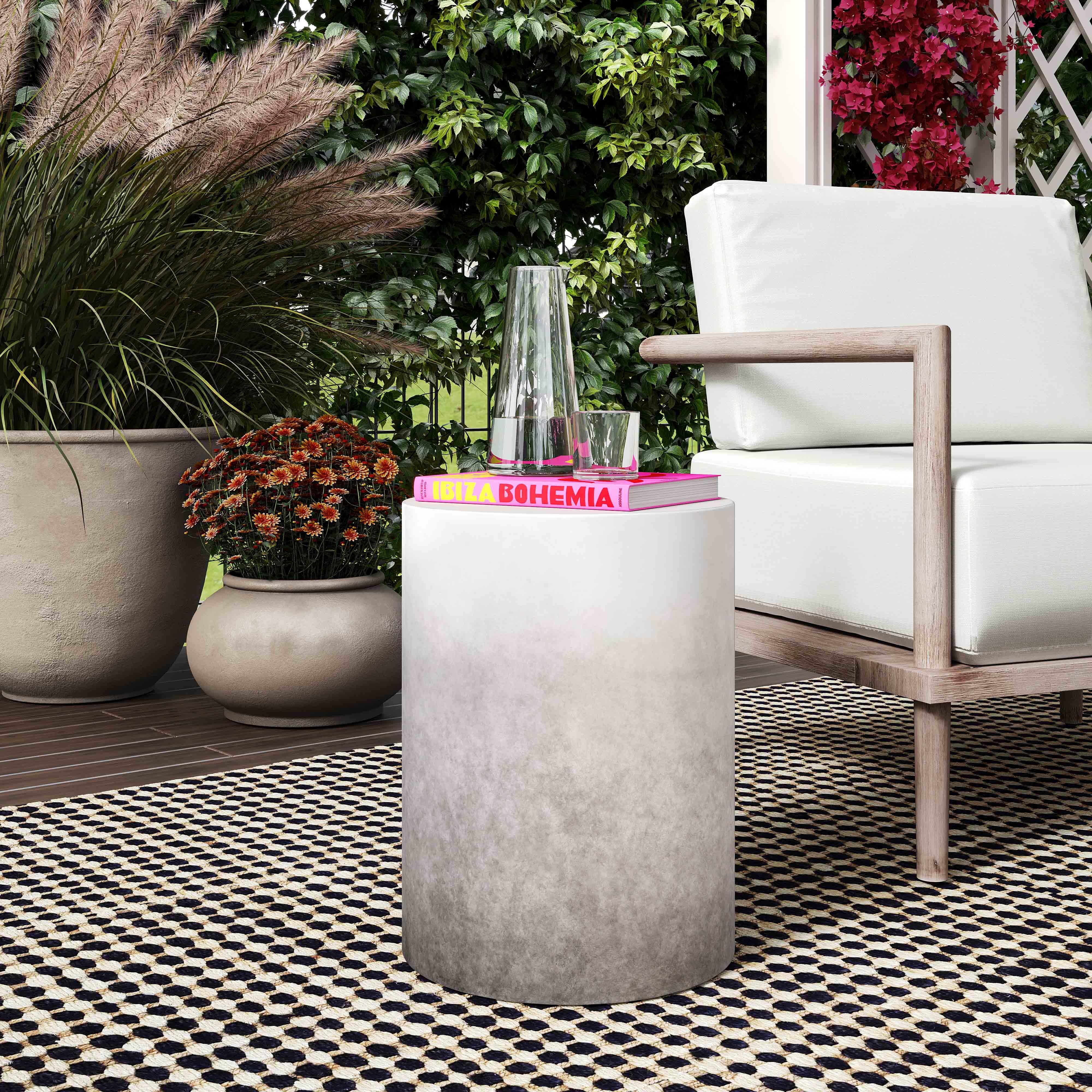 Sarana Ombre Concrete Stool - Remutear