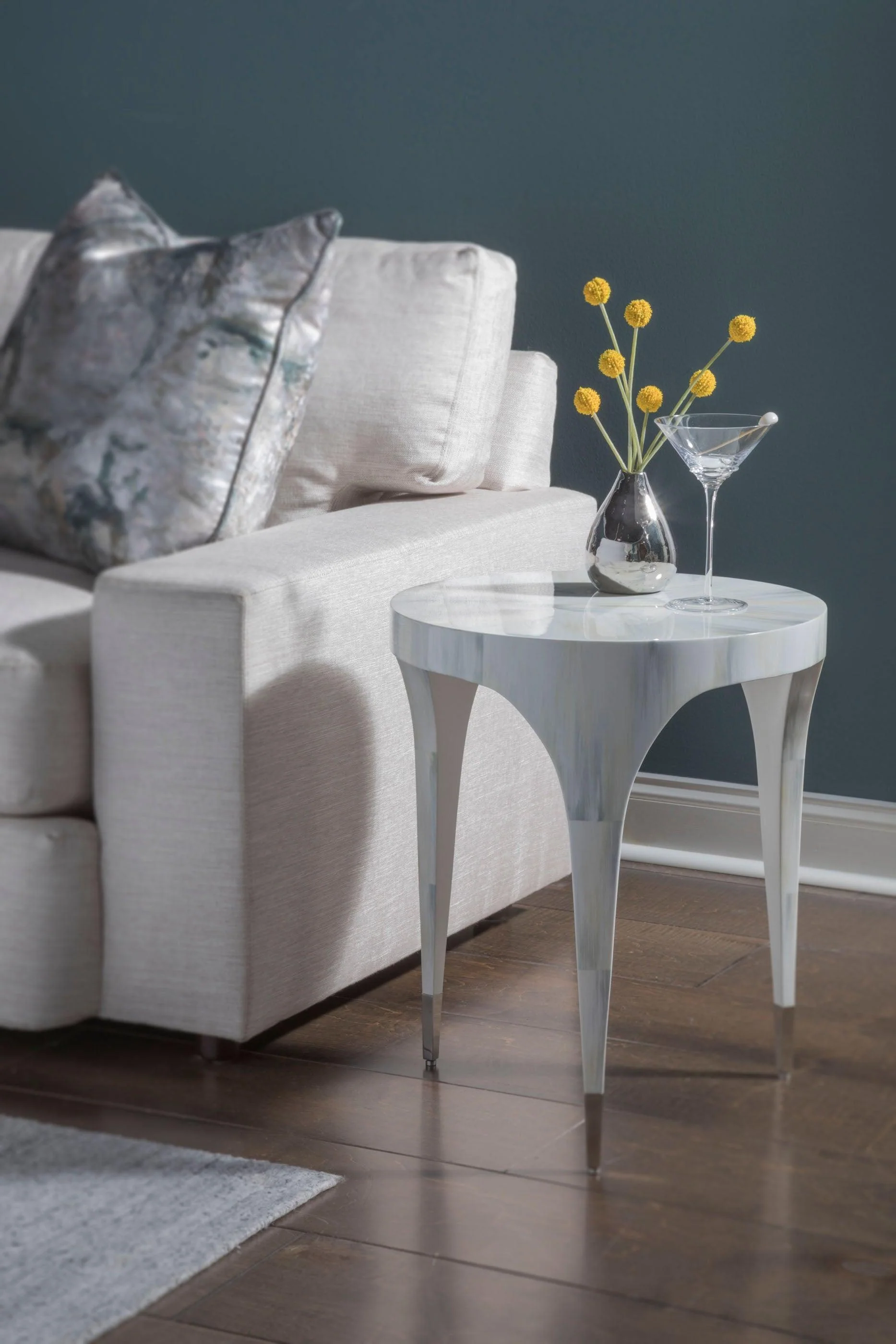 Signature Designs Bello Round Spot Table - Remutear