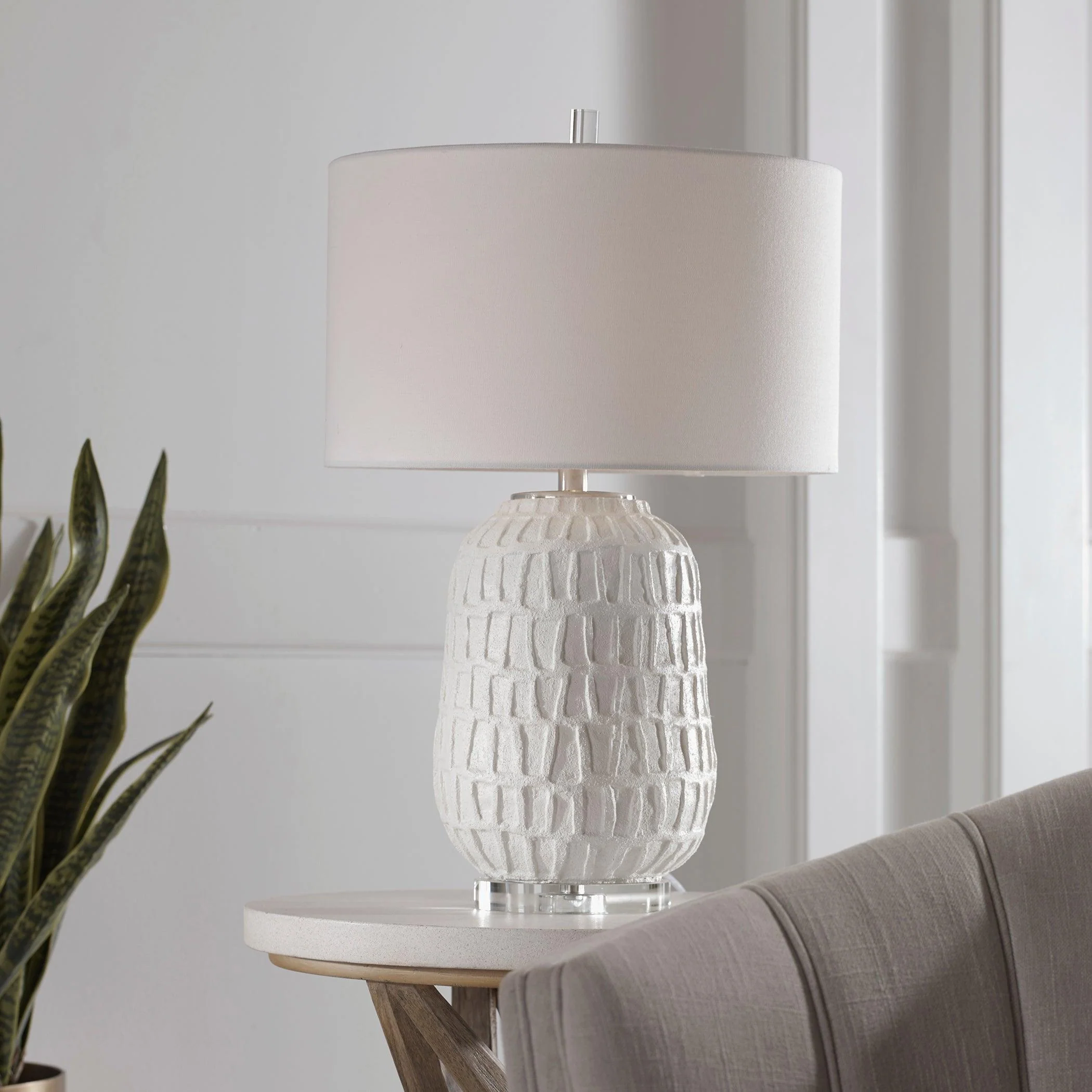 CAELINA TEXTURED WHITE TABLE LAMP - Remutear