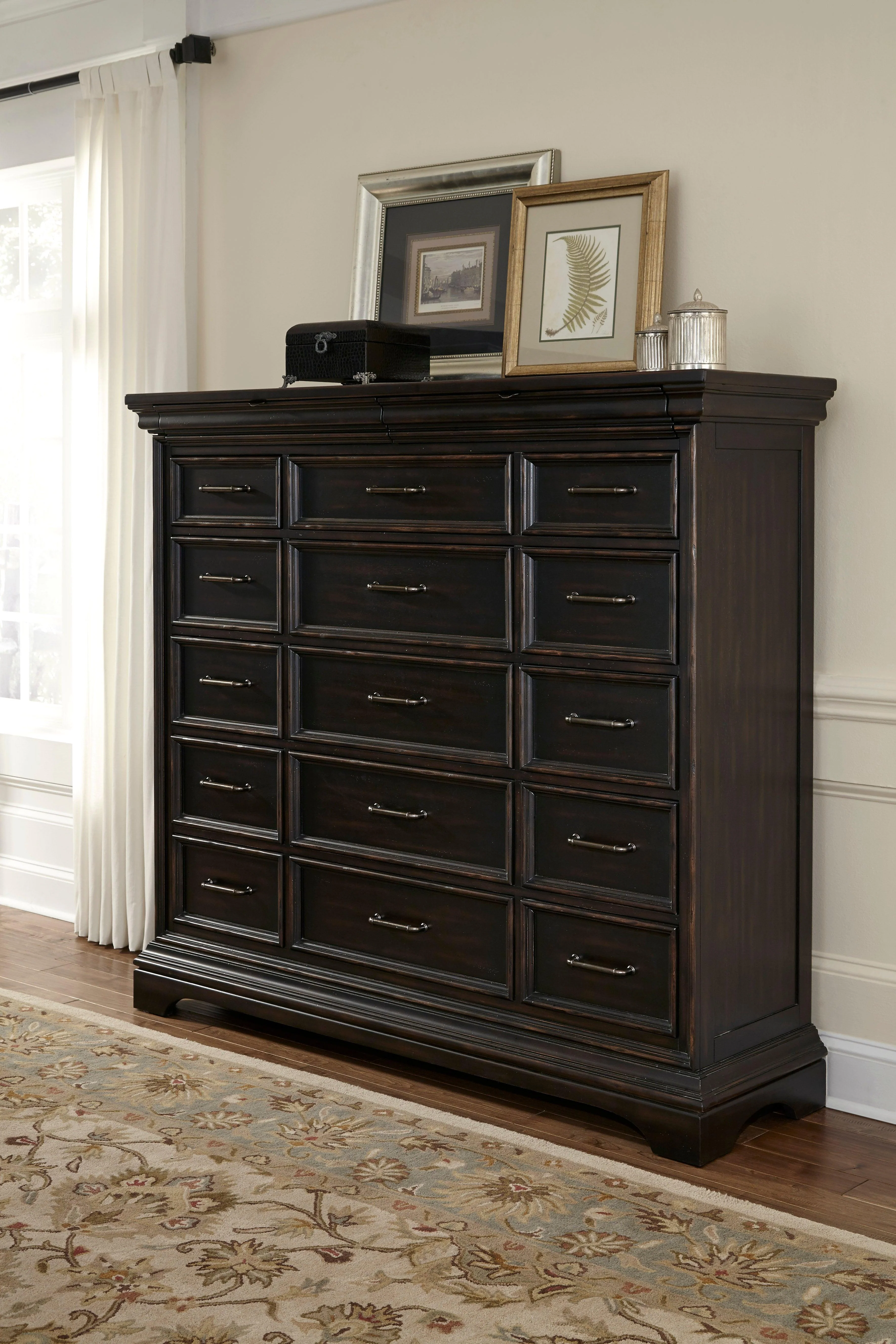 Caldwell 17 Drawer Master Dresser - Remutear