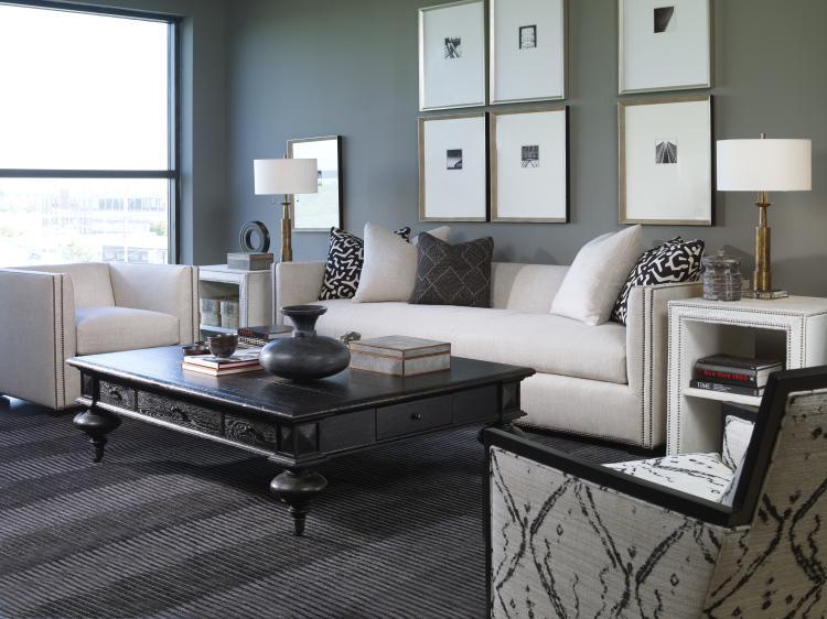 Monarch Grand Oak Cocktail Table - Remutear