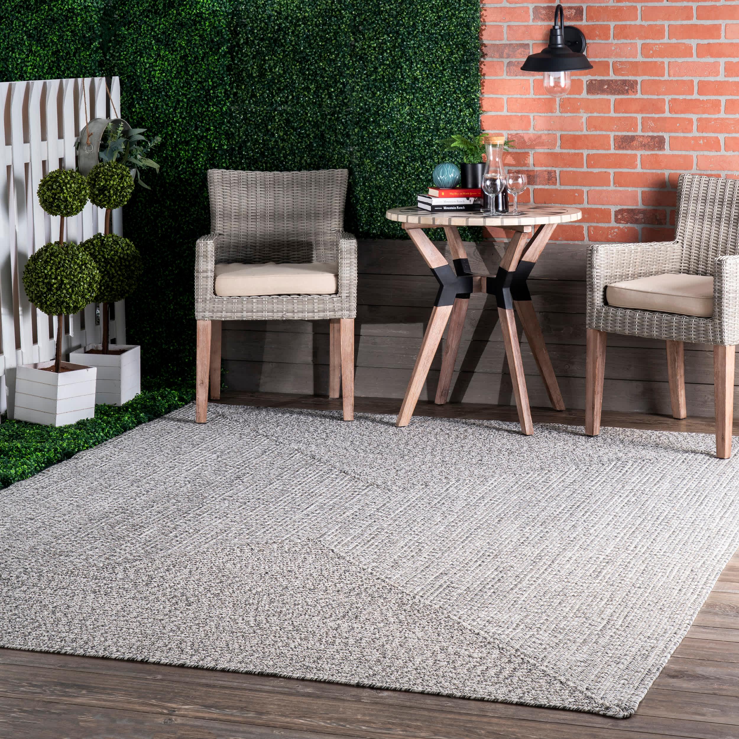 Wynn Braided Indoor/Outdoor Area Rug - Remutear
