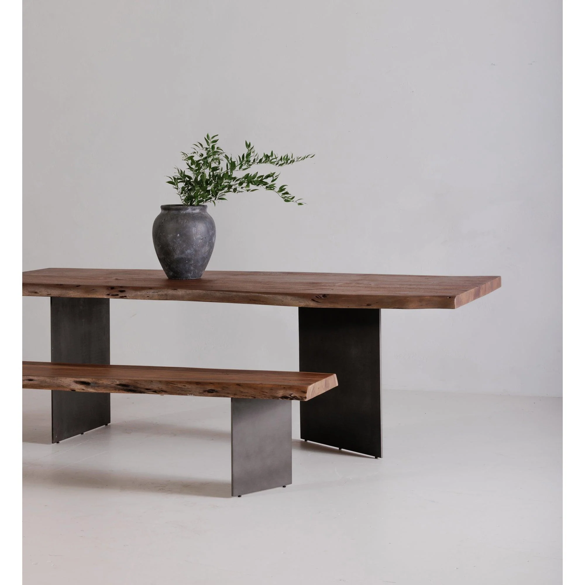 Howell Dining Table - Remutear