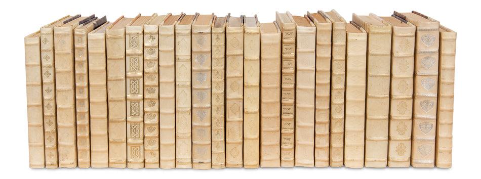 White Leather & Paper Books S/24 - Remutear