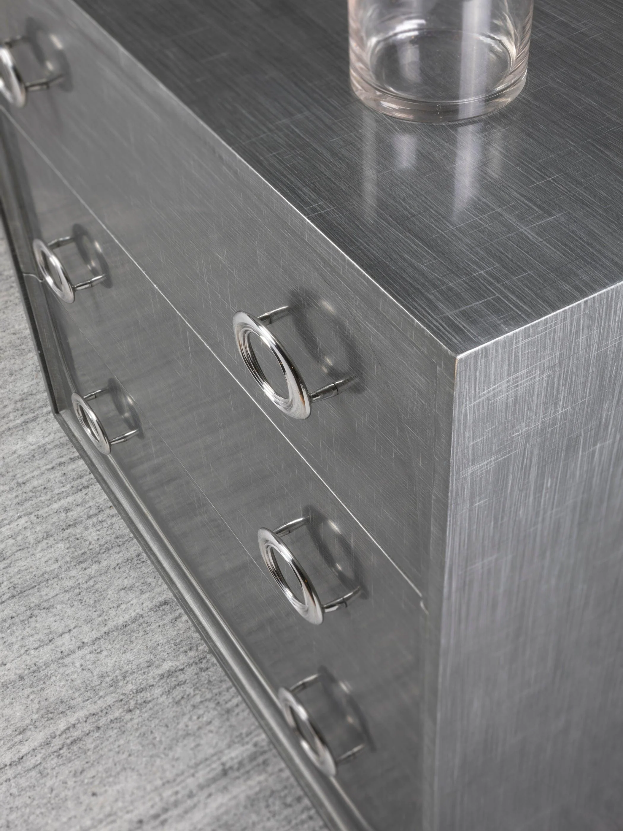 Signature Designs Iridium Hall Chest - Remutear
