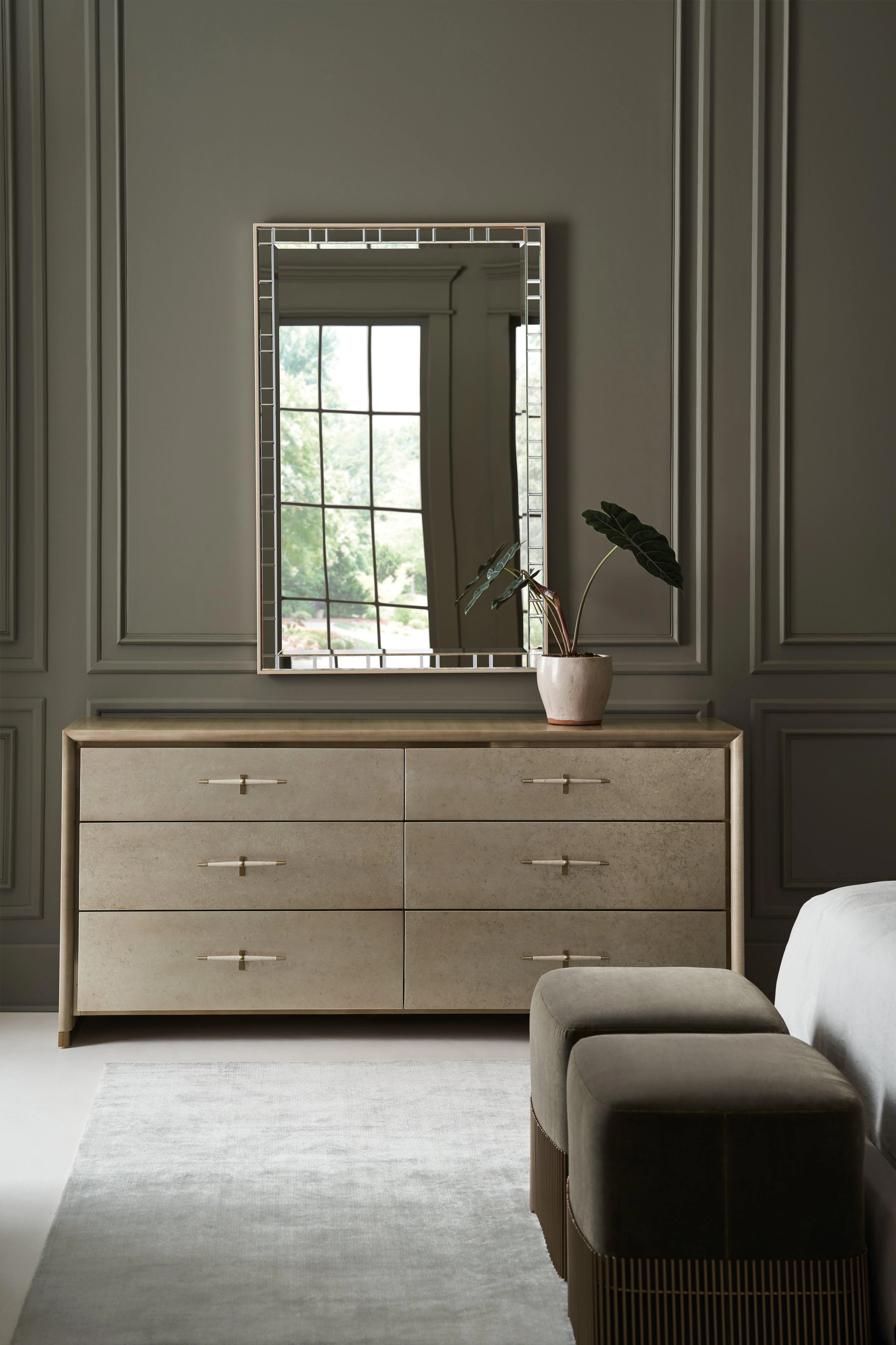 Classic Hang Up Dresser - Remutear