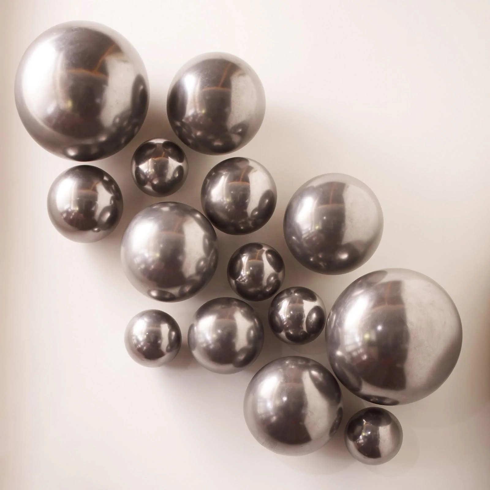 Ball on the Wall, Large, Polished Aluminum Finish - Remutear