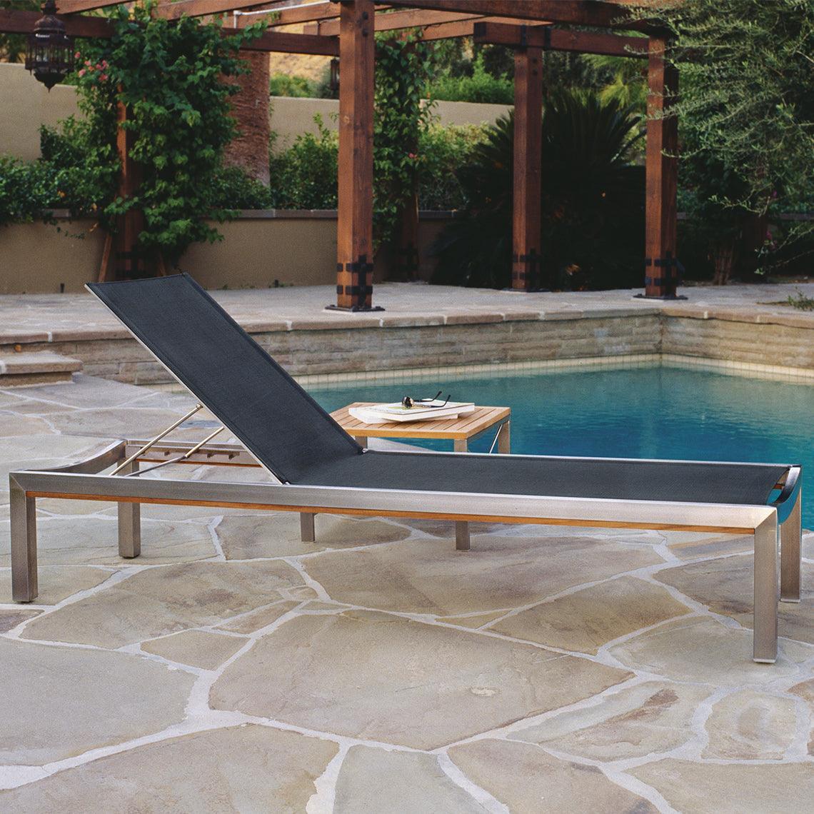 Tiburon Chaise Lounge W/Wheels - Remutear