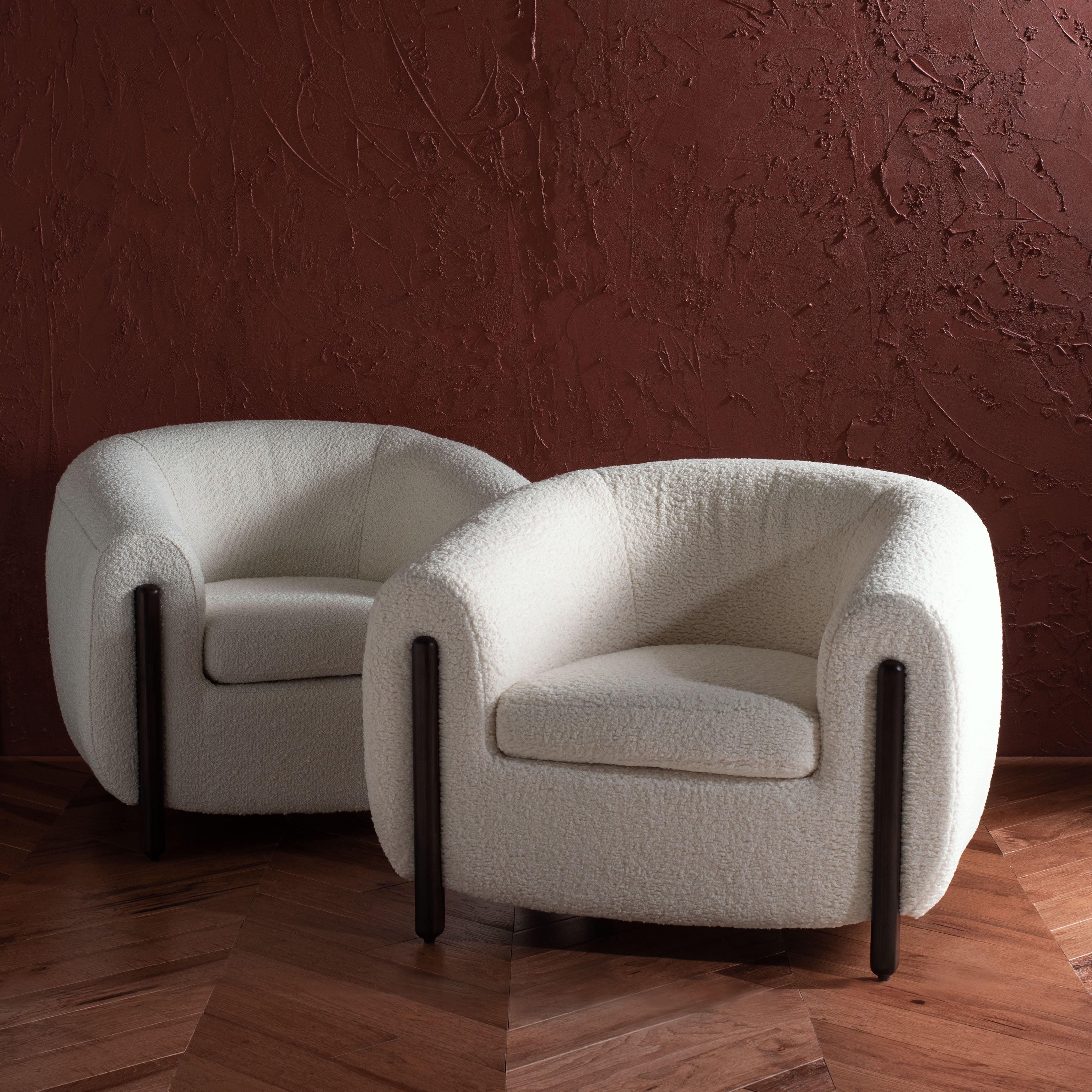 WESTLEY BARREL BACK ACCENT CHAIR - Remutear