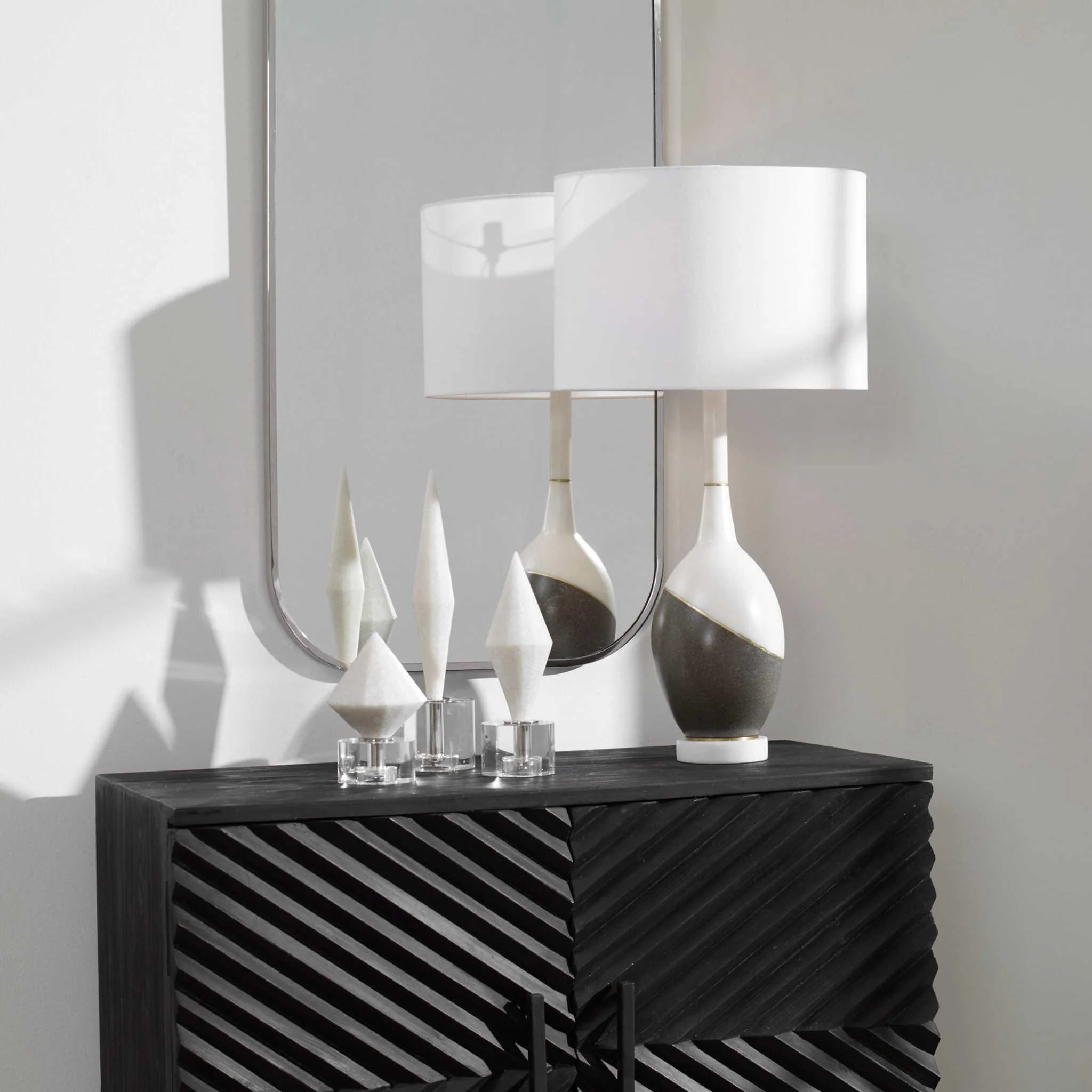 TANALI MODERN TABLE LAMP - Remutear