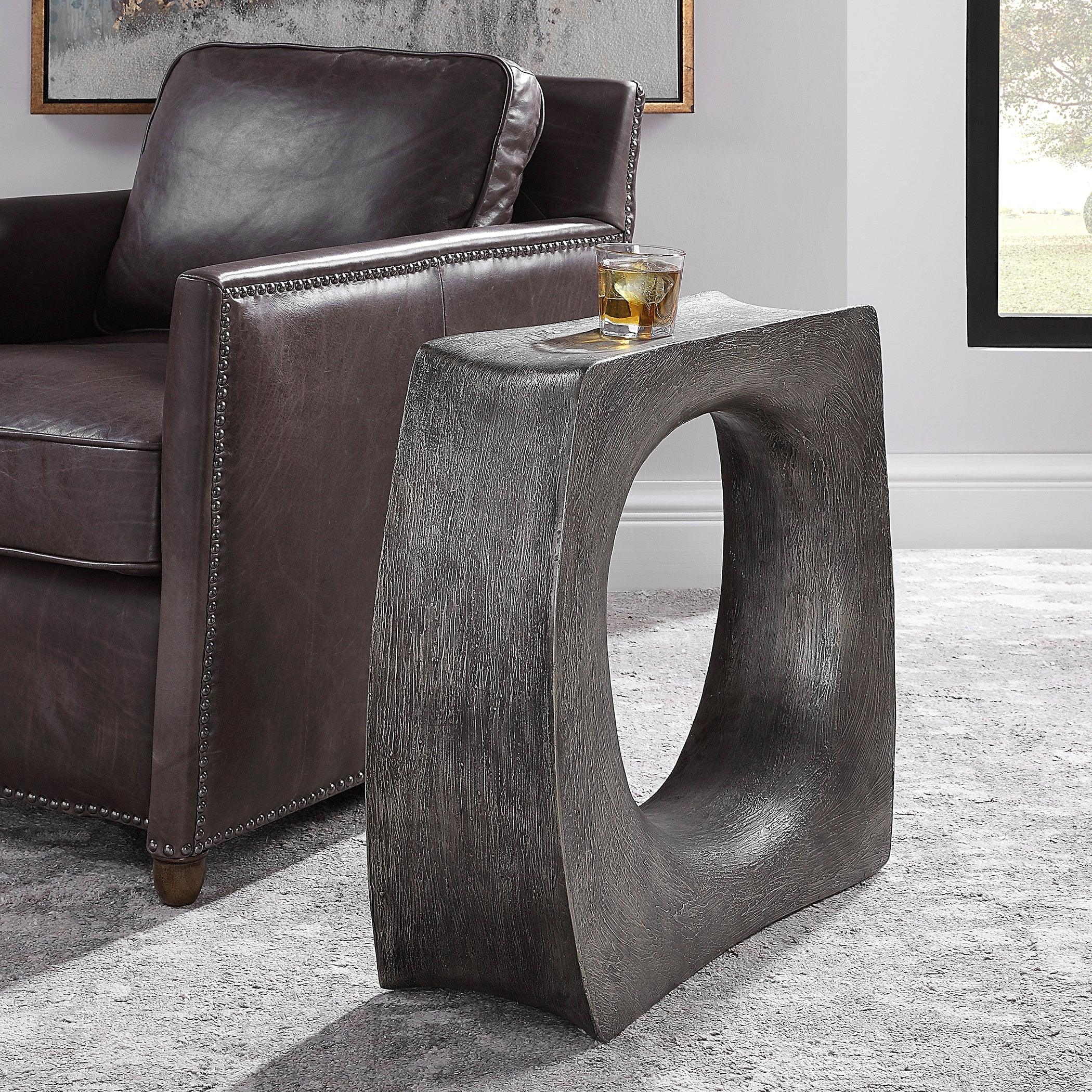 VALIRA MODERN ACCENT TABLE - Remutear