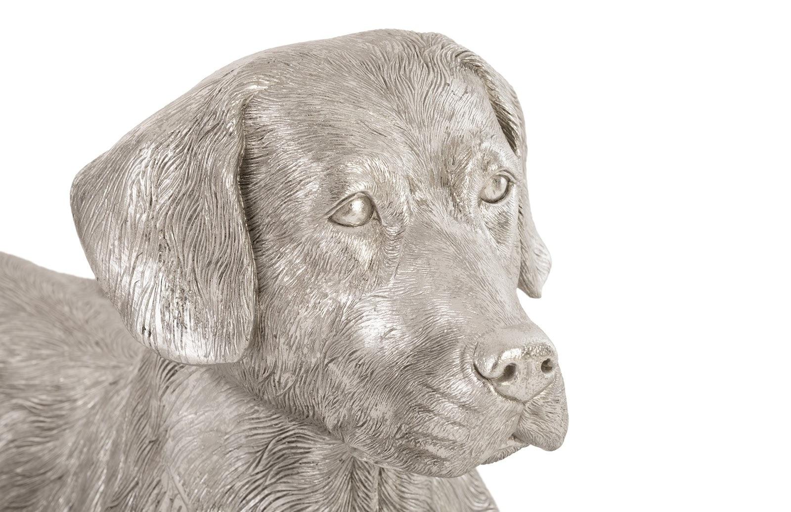 Labrador, Laying, Silver Leaf - Remutear