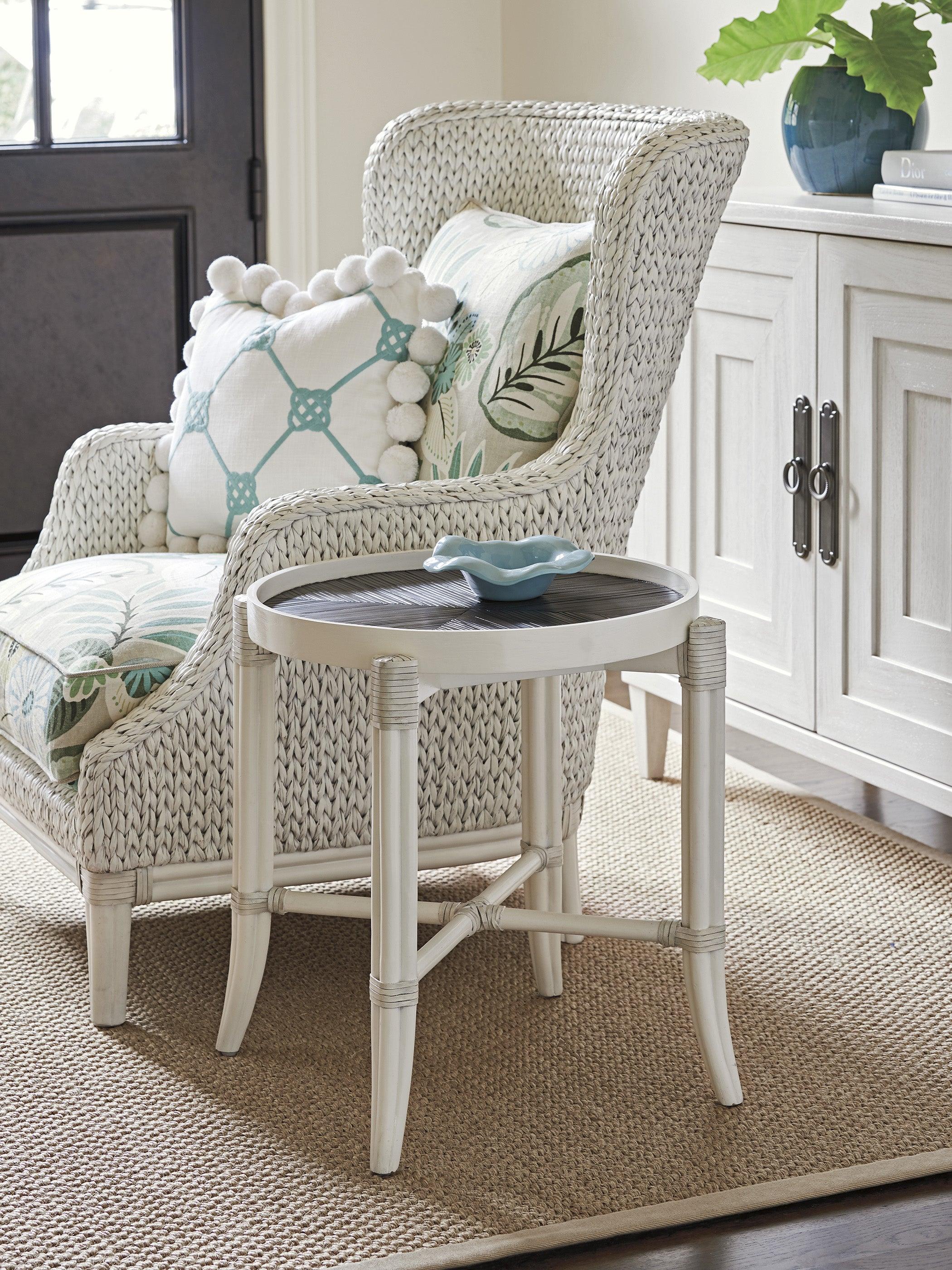 Ocean Breeze Neptune Round End Table - Remutear