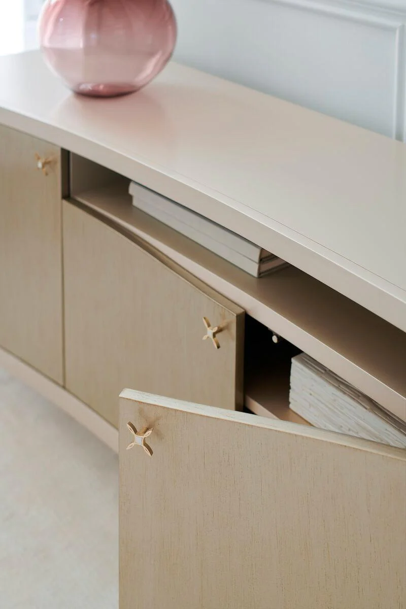 FULL OF CHARM MEDIA CONSOLE - Remutear