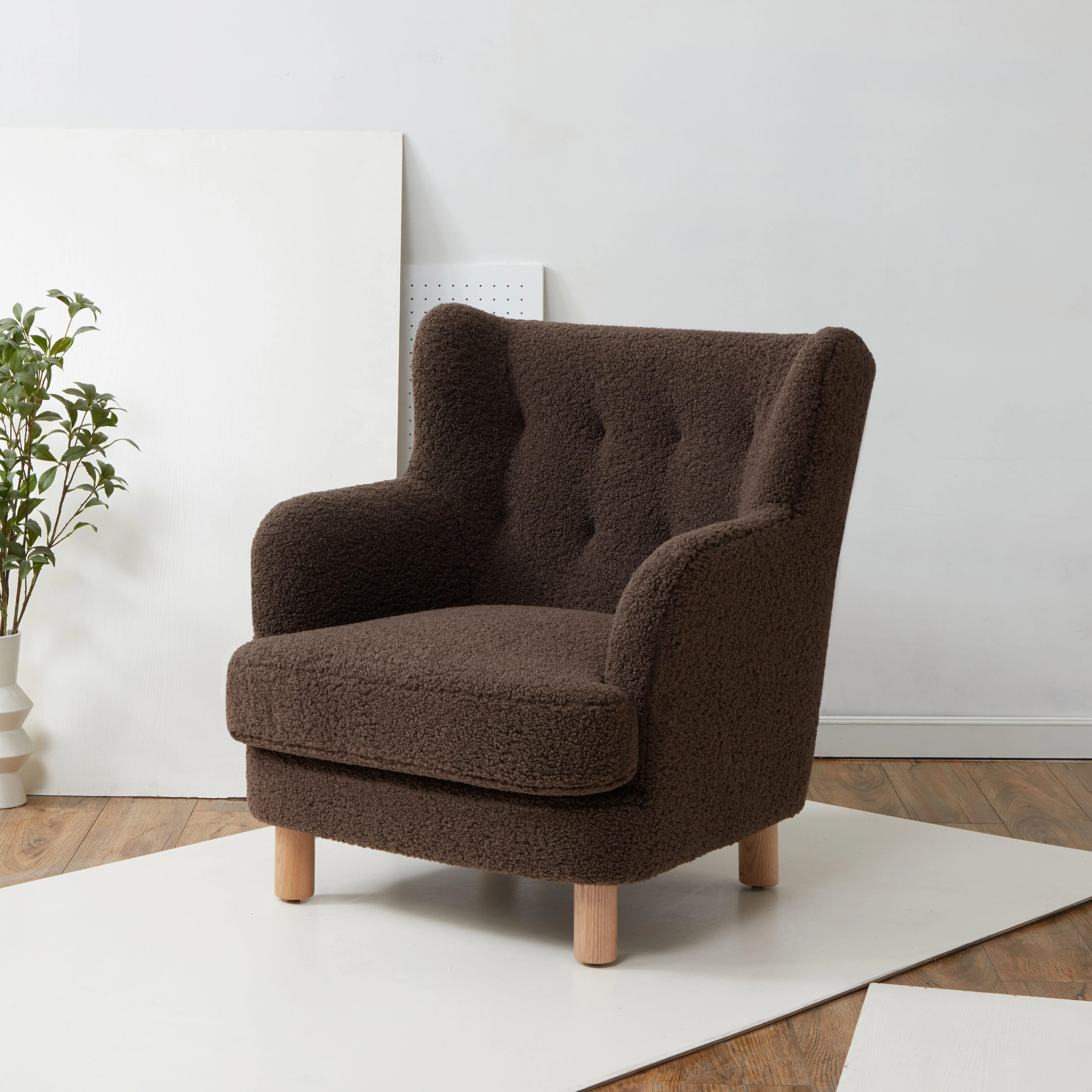 RAINIER WINGBACK TEDDY ACCENT CHAIR - Remutear