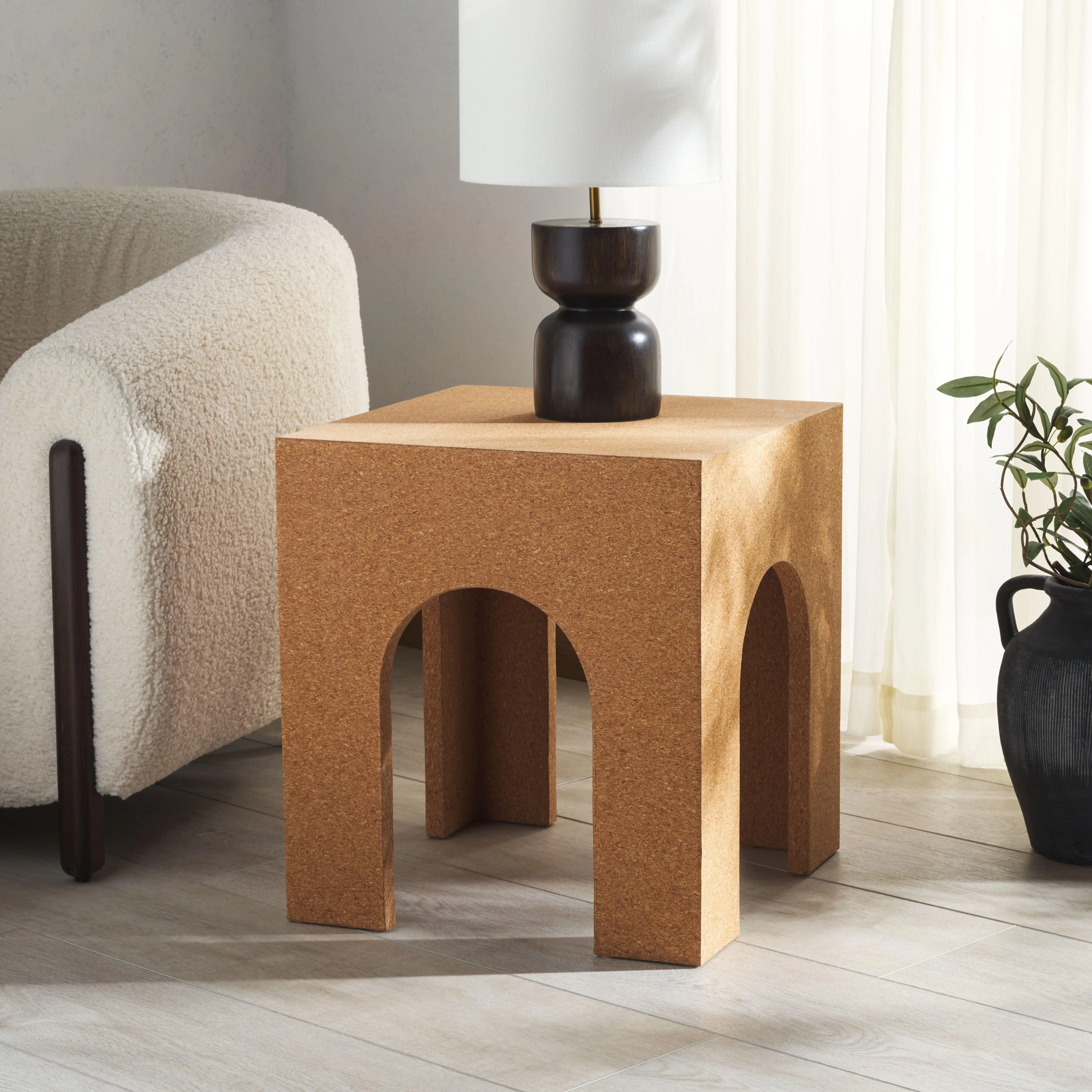 Hansel Coek Accent Table - Remutear
