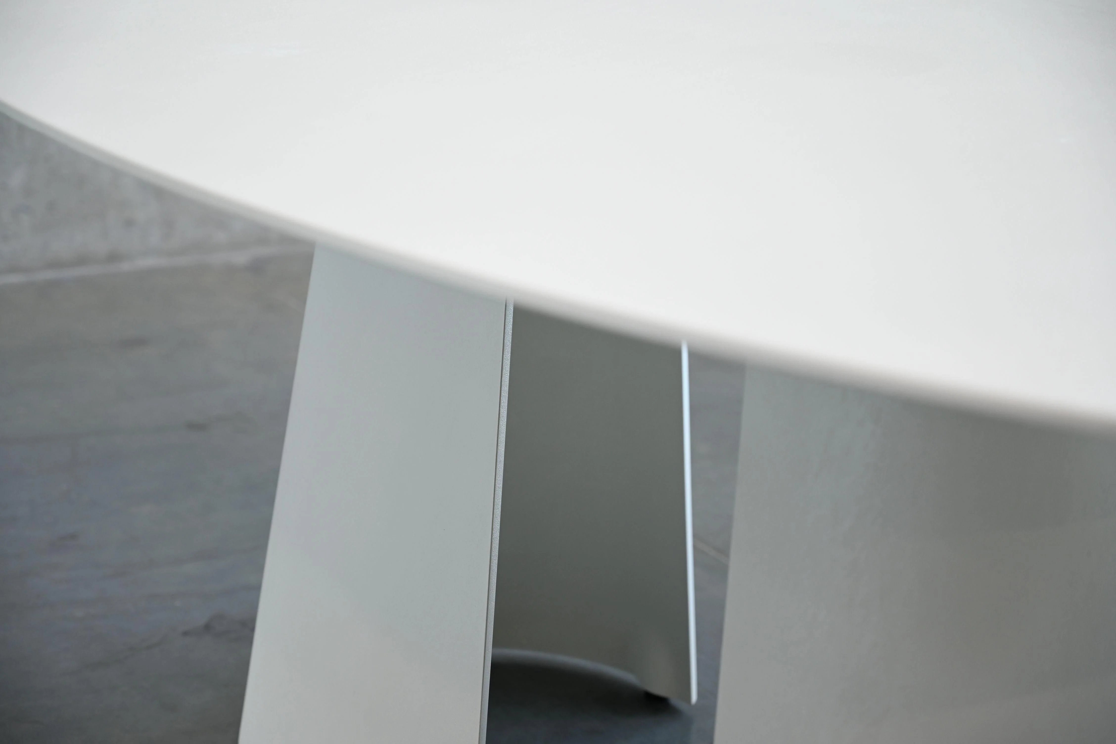 TUMULI Dining Table Oval - Remutear
