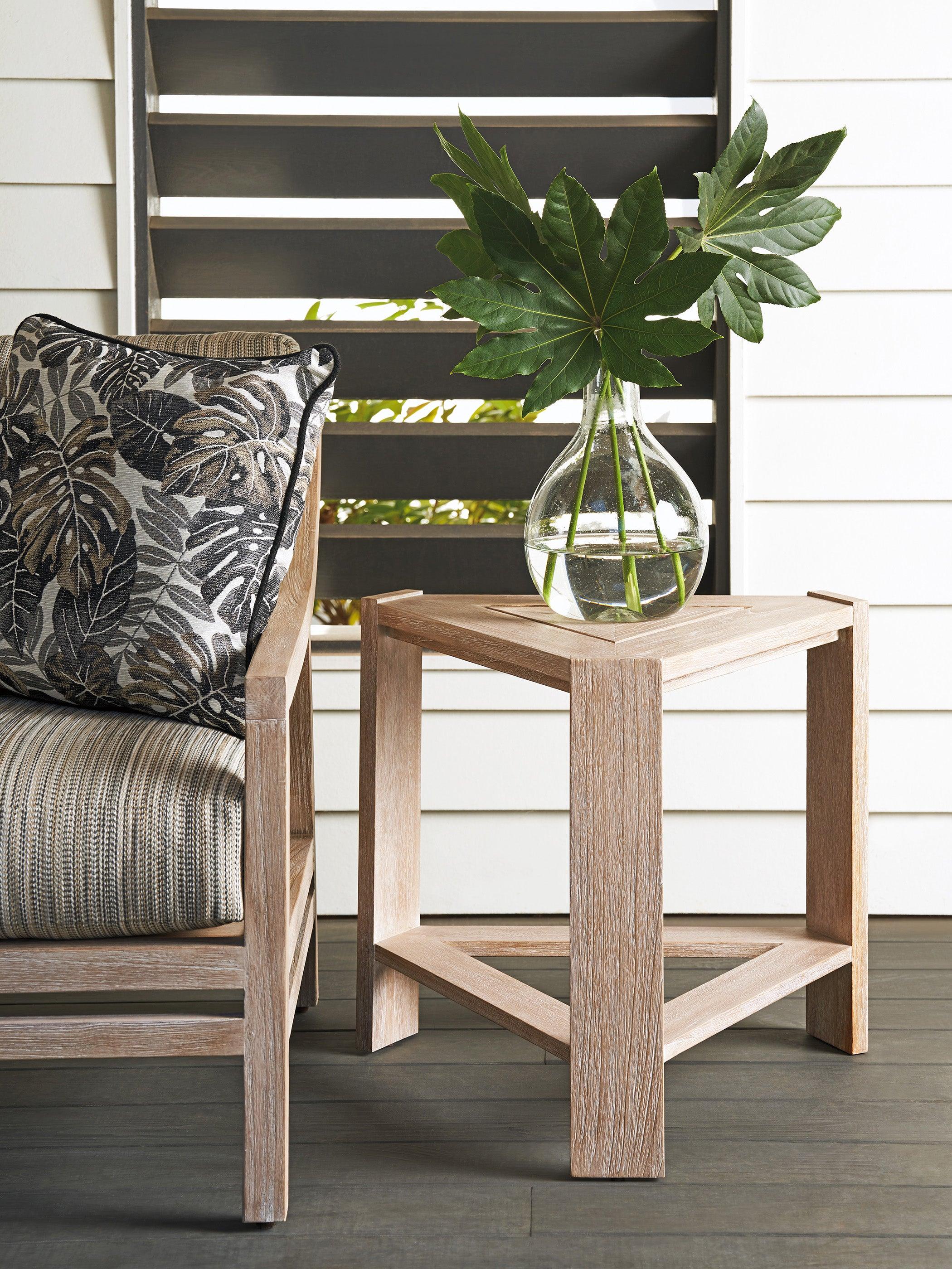 Stillwater Cove Triangular End Table - Remutear