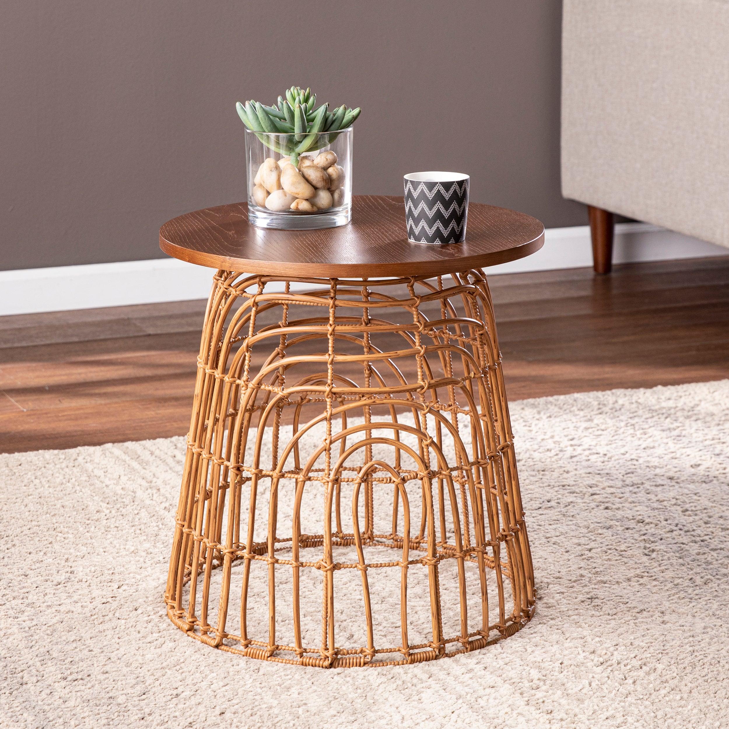 Weaverdon Round Accent Table - Remutear